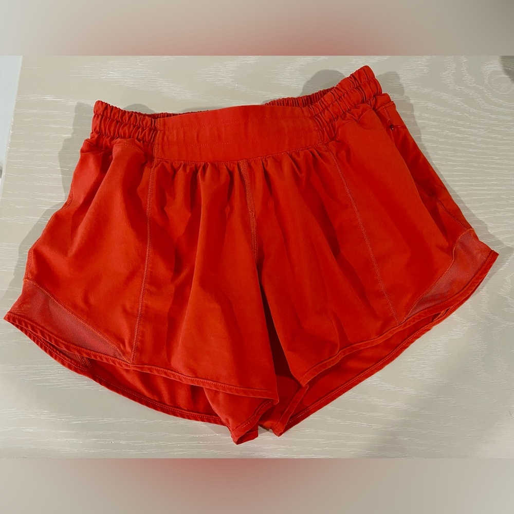Lululemon Hotty Hot low rise 4 inch inseam size 6